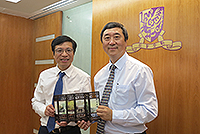 Prof. Joseph Sung (right), Vice-Chancellor of CUHK, presents a souvenir to the Ningbo delegation